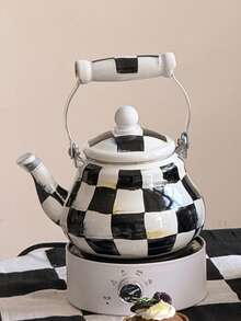 SummitPulse 1个复古经典格子木柄搪瓷水壶，多功能直筒带钻孔盖储物罐，北欧风格菱形盖大容量水壶，四季皆宜，多功能耐高温水壶，可用作咖啡壶、奶茶壶、水果茶壶、冷水壶、壁炉茶壶、茶叶罐，也可作为家居桌面干花、鲜花装饰，是节日和生日送给亲朋好友的精美礼物。 - 黑白格 - 查看 13