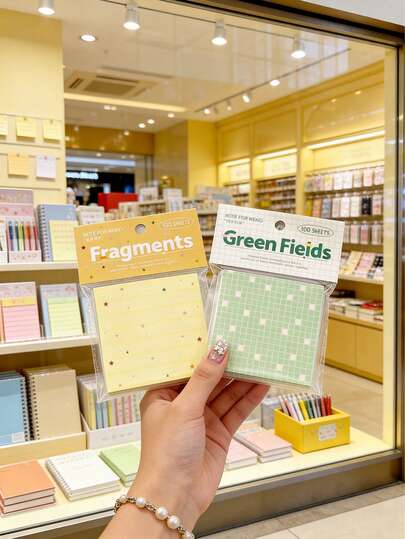 简约时尚的便利贴，包含波点、星星、马赛克、格子等元素，适合学生和上班族使用，每本100张，可用于装饰日记本和计划本。