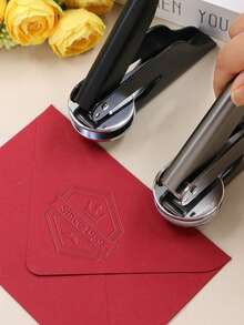 Kìm dập dấu tùy chỉnh, Con dấu dập nổi tùy chỉnh, Con dấu dập nổi sách cá nhân hóa, Máy dập nổi logo tùy chỉnh, Quà tặng sinh nhật, kỷ niệm, tiệc tùng, cô dâu chú rể, phù dâu, bạn bè, đồng nghiệp, phụ kiện văn phòng phẩm thời trang, dụng cụ văn phòng phẩm - Phong cách C - Xem 4