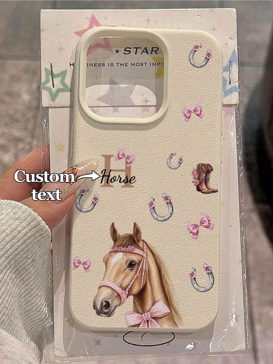 1个可定制文字字母设计的粉色小马图案手机壳，兼容 17 Pro Max/17 Air/16E/16 Pro Max/15/14 Plus/13/12/11、S24/20 Ultra/A52S/A31 A21S/A13/A05S，以及Redmi Note 13 Pro Plus/Note 10/Note 12C/Note 13C。采用TPU材质，时尚防摔，简约设计，适合喜爱马元素或追求个性化手机配件的用户。国际版，非国内版。 - 白色 - 查看 1