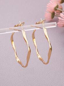 Twist Design Hoop Earrings - Yellow Gold - View 5