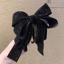 1个亮面缎带多层蝴蝶结香蕉夹，时尚优雅，适合各种场合，如情人节等。发夹、发卡、爪夹、蝴蝶结、可爱、发饰、头饰、女士发饰