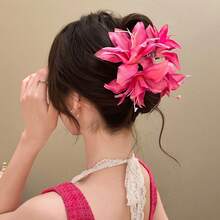 2pcs Fuchsia Realistic Lily Flower Hair Clips, Ethereal Faux Flower Side Clips For Beach Photos, Street Style, Spring/Summer - Multicolor - View 3