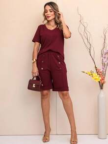 Elegant Women's Set: Wide-Leg Bermuda Shorts With Pockets And Short-Sleeved Blouse, Lightweight, Flowy Summer Fabric. - Burdeos - Ver 2