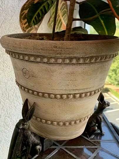 3pcs Popular Cute Rabbit Resin Pot Mats, Featuring A Delicate Design With An Adorable Rabbit Shape. The Black Appearance Is Stylish And Unique, Offering Both Practicality And Decorative Appeal. They Can Be Placed At The Bottom Of Home Potted Plants