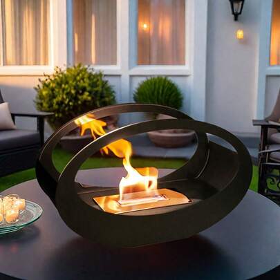 La cheminée s'allume et brûle au bioéthanol sans bouteille. La vitre ovale à double fente a été utilisée pour les garden-parties.