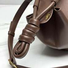 Deep Brown Leather Handbag With Knot Detail, Structured Tote Bag For Women, Adjustable Crossbody Strap, Medium Size Work & Casual Purse - Marrón oscuro - Ver 4