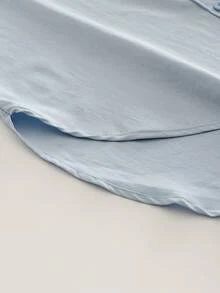 Minimalistyczny damski luźny sweter z klapami i długim rękawem, z kołnierzykiem koszulowym i asymetrycznym dołem