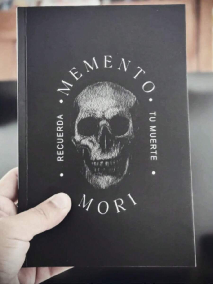 Libro Memento Mori: Recuerda Tu Muerte – Humberto Montesinos | Tapa Dura 2025 - Multicolor - Ver 1