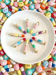 快乐药丸发夹套装（随机3个），可爱有趣的仿真维生素发夹，适合女性和女孩，是节日狂欢、化装舞会、情人节礼物、生日礼物的完美之选，卡哇伊可爱有趣的鳄鱼夹，防滑发夹，发卡 - 彩色 - 查看 2