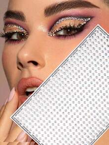 Đá đính trang trí mặt trong suốt, tinh khiết, nhiều hạt, nhiều màu sắc/hologram/ánh cầu vồng/ngọc trai, hình bán nguyệt tự dính, thích hợp để trang trí khóe mắt/móng tay/mặt. Những viên đá lấp lánh này phù hợp cho lễ hội Carnival, Ngày Valentine, tiệc phong cách Y2K, trang trí hàng ngày, tự làm đồ trang điểm mặt, lễ hội âm nhạc, tiệc trang điểm, dạ hội. Có thể dùng để trang trí tóc, mắt, mặt, cơ thể. - Nhiều màu - Xem 9