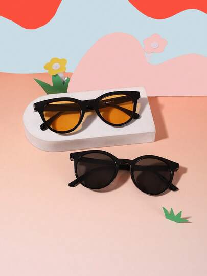 一套两副儿童眼镜，适合8-14岁儿童佩戴，聚碳酸酯材质，椭圆形猫眼框，休闲复古，个性百搭时尚眼镜，适合户外旅行、节日派对等场合，附赠眼镜盒