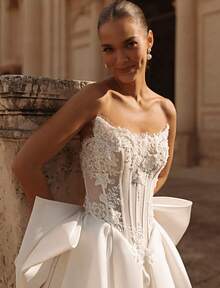 Glamorous Strapless A-Line Wedding Dress With Chic Open Back In Satin – Sophisticated Floor-Length Bridal Gown Featuring A Flattering Corset-Style Bustier, Daring Rear Cutout, And Lustrous Satin Silhouette, Perfect For Weddings, Christmas Galas, Halloween Balls, Formal Dances, Birthday Celebrations, And Special Evening Events. A Versatile Choice For Wedding Receptions, Holiday Parties, Anniversary Dinners, Luxury Getaways, Black-Tie Occasions, Cocktail Gatherings, Bridal Showers, Wedding Guest Attire, Graduation Formals, Homecoming Events, And As A Modern Bridesmaid Or Festive Evening Gown. - trắng - Xem 2