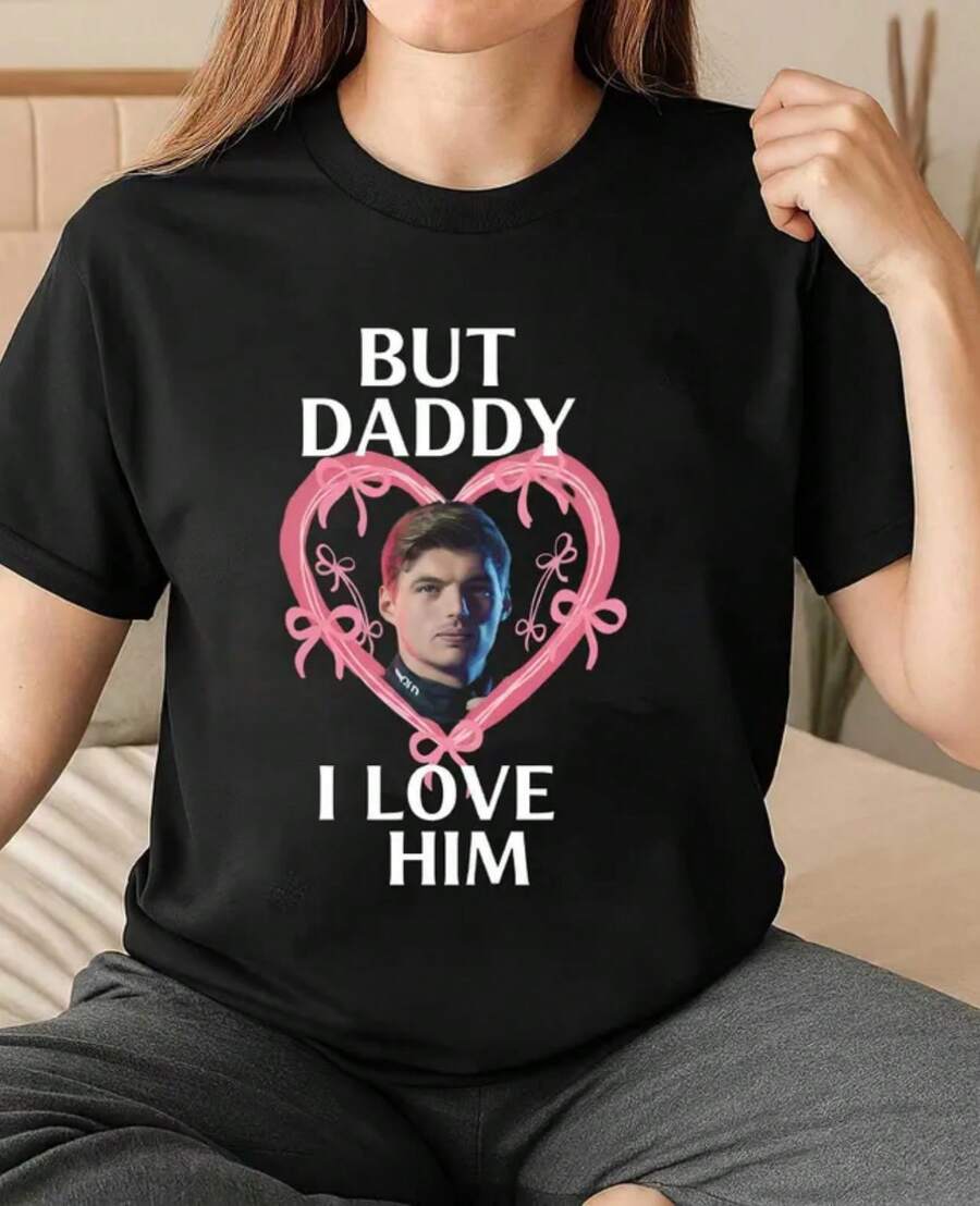 But Daddy I Love Him F1 Shirt, Funny Fan Gift, Racing Meme T-Shirt, F1 Driver Apparel - màu đen - Xem 1