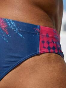 蓝红渐变泼墨印花男士速干透气三角泳裤，时尚休闲沙滩/泳池泳装 - 寶藍色 - 查看 4