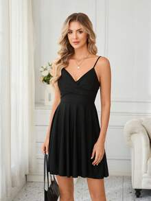 优雅V领交叉肩带纯色A字小黑裙，高腰显瘦迷你裙，适合情人节派对、鸡尾酒会、夜店、春夏日常穿着及婚礼等场合。 - 黑色 - 查看 4