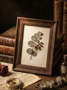 Khung ảnh vân gỗ óc chó cổ điển - Khung ảnh phong cách retro, thích hợp để trưng bày trên bàn làm việc và giá sách, phù hợp với các phong cách cổ điển, học thuật tối màu, trang trại, mộc mạc, truyền thống. Vân gỗ óc chó màu nâu, thiết kế nghiêng. Có thể đặt trên bàn làm việc, treo tường, thích hợp cho văn phòng tại nhà, trang trí ký túc xá, cũng có thể dùng làm phụ kiện bàn làm việc. Khung ảnh, khung áp phích, khung chứng chỉ, khung trưng bày tác phẩm nghệ thuật. - Nhiều màu - Xem 8