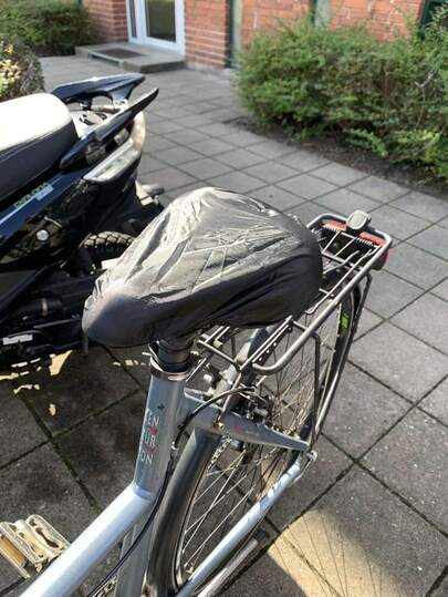 1pc Elastic Bicycle Seat Cover With Adjustable Buckle - High Quality Black Waterproof Seat Protector, Suitable For Men And Women, Durable Fabric For Travel, Outdoor Cycling, Reflective Design, Snug Fit Adult Cycling Accessory