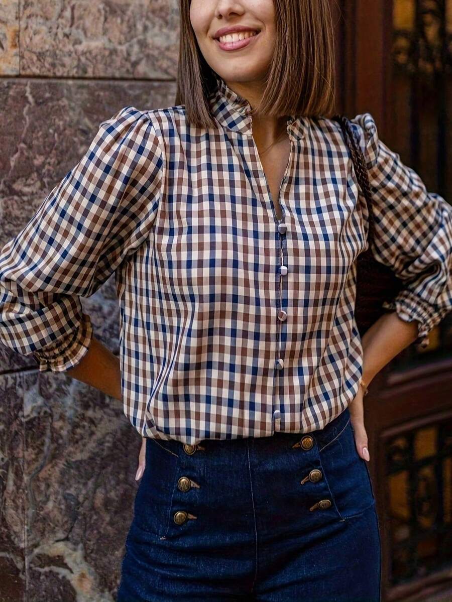 女士优雅休闲格子长袖衬衫，V领，饰有荷叶边。蜂窝状宽袖口。纽扣闭合，时尚优雅的春夏上衣。