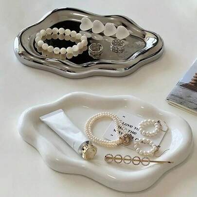 1 chiếc khay hình đám mây bất đối xứng kích thước 7.68*5.32 inch, khay đựng trang sức phong cách Bắc Âu, tấm trang trí trưng bày trang sức, khay trưng bày trang sức, thích hợp để đựng chìa khóa, bông tai, dây chuyền, xà phòng, trang sức, khay xông hương, văn phòng, phòng khách, tủ lối vào và nhiều hơn nữa. Đây là một khay đựng trang sức trang trí nhà cửa đa chức năng, thích hợp để trang trí phòng ngủ và làm quà tặng cho phái nữ, khay đựng trang sức, trang trí phòng trang điểm, trang trí phòng.