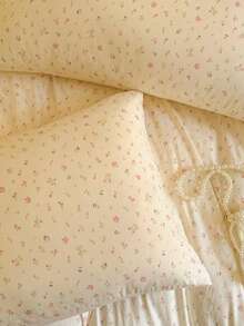 5件套花卉图案床上用品，包括1个被套、1个床单和2个枕套，精致的叶子图案，柔软保暖的聚酯纤维，透气性好，四季皆宜，被套和枕套不含填充物。 - 淡黃色 - 查看 5