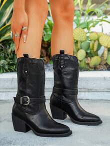 这款女士西部牛仔靴风靡欧美，采用全新西部风格设计，配有金属搭扣和尖头粗跟。靴底防滑耐磨，不易疲劳。适合日常穿着、参加节日庆典、牧场文化牛仔派对以及街头时尚活动。 - 棕色 - 查看 6