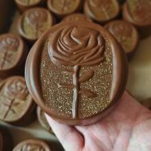 新款逼真巧克力玫瑰慢回弹软萌减压捏捏乐，桌面摆件，逼真玫瑰蜡封慢回弹减压捏捏乐，PU材质减压捏捏乐 - 彩色 - 查看 9