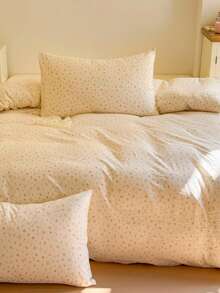 5件套花卉图案床上用品，包括1个被套、1个床单和2个枕套，精致的叶子图案，柔软保暖的聚酯纤维，透气性好，四季皆宜，被套和枕套不含填充物。 - 淡黃色 - 查看 8