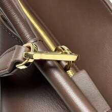 Deep Brown Leather Handbag With Knot Detail, Structured Tote Bag For Women, Adjustable Crossbody Strap, Medium Size Work & Casual Purse - Marrón oscuro - Ver 7