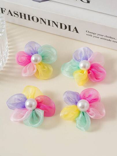 4个时尚渐变彩色花朵发夹，可爱甜美风格，珍珠装饰，轻盈柔软的网状材质，适合派对、送礼和日常佩戴。