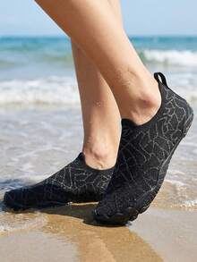 Lightweight Quick-Drying Water Shoes For Men And Women, Outdoor Non-Slip Soft Bottom Swimming Shoes, Beach Diving Snorkeling Shoes, Simple Printed Couples Barefoot Fit Water Sports Shoes - Black - View 4