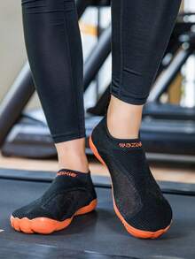 TOLLN 1 Pair Men's Soft Bottom Breathable Fitness Gym Treadmill Shoes - Black - View 4