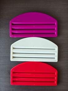 1/3个装宠物食品挤压器 - 重型塑料宠物食品分配器，带防滑底座、易开盖和一键操作 - 无需组装，适用于猫粮，方便旅行携带，猫粮分配器，设计紧凑，经久耐用