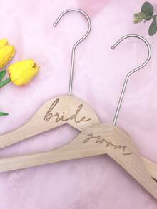 新郎新娘婚纱衣架、木质婚纱衣架、领结衣架、先生太太衣架、准新娘婚纱衣架、木质衣架、结婚礼物、伴娘礼物、装饰品、节日装饰品、房间装饰、家居装饰、卧室装饰、春季、极简风格、夏季上衣