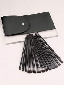 13件套化妆刷套装，包含多种眼部化妆工具，可用于打造精致眼妆细节。刷毛柔软细腻，亲肤不刺激面部。刷柄坚固耐用，不易断裂。一套即可满足所有妆容需求，适合初学者使用。