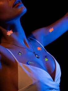 Bộ 4 hình xăm tạm thời huỳnh quang - Thiết kế bướm và hoa hồng đầy màu sắc với tông màu huỳnh quang tươi sáng. Chi tiết tinh tế, dễ dán/gỡ bỏ, chống nước và bền lâu. Lý tưởng cho trang phục hàng ngày, tiệc tùng, lễ hội và chụp ảnh, trang trí cơ thể sống động, phong cách với không khí tuyệt vời. - Nhiều màu - Xem 4