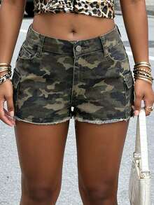 Women's Stretchy Mid-Rise Camo Print Denim Shorts - Multi-Pocket Frayed Hem Slimming Daily Casual Edgy Shorts - Army Green - View 3