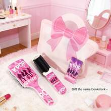 KPOP 美发造型礼盒套装 - 内含 KPOP 女团图案发梳、尼龙按摩气垫梳、可折叠镜梳，适合作为礼物，附赠情人节礼品袋，并配有同款书签 - 粉色 - 查看 3