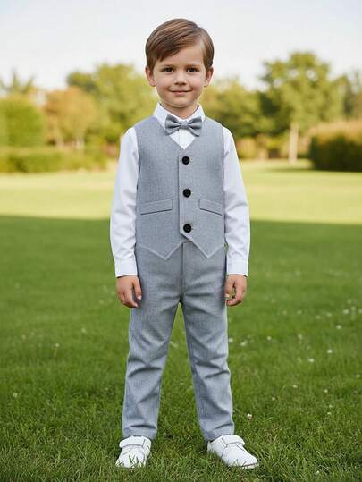 三件套男童绅士套装 - 白色衬衫配领结、马甲和裤子，适合生日派对、正式场合、婚礼、洗礼、一周岁生日等场合。