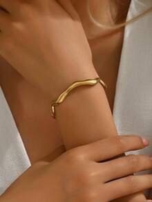 1pc Fashionable Stainless Steel Wavy Open Cuff Bangle, Textured Geometric Wide Bangle For Women, Simple 18K Gold Plated Beacelet, Sutiable Foe Daily Wear Or Party/Holiday Jewelry Gift - Gold - View 1
