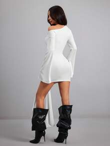 Đầm trắng nữ, thời trang, thanh lịch, gợi cảm, đầm ôm sát cổ lệch, tay dài xòe + thiết kế thắt nơ tôn dáng, phù hợp mặc hàng ngày, đi học, đi chơi, hẹn hò, lễ hội, tiệc tùng, lễ hội âm nhạc, lễ hội hóa trang. - trắng - Xem 3