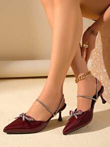 Chaussures à talons hauts à bout pointu dans le style européen et américain, avec des talons stilettos, des clous champignons et des décorations de boucle de ceinture. Convient pour les festivals de musique rock et les occasions de mode punk. Sandales élégantes à talons hauts à lacets et à bout pointu, idéales pour être portées avec des robes. - Rouge foncé - Voir 6