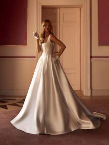 Retro Square Neck Spaghetti Strap Satin Ballgown Wedding Dress With Corset Bodice, Side Pockets & Flowing Train, Wedding Dresses For Bride, Elegant And Comfortable, Includes Plus Sizes, Bridal Gown, Formal Dresses For Women, Suitable For Wedding, Party, After-Party Dress, Cocktail Party, Bride, Formal Occasions, Dinner Dress, Prom Dress, Birthday Party, Celebration, Gala, Festival, Ceremony, Graduation, Homecoming Dress, Vacation, White - 白色 - 查看 1