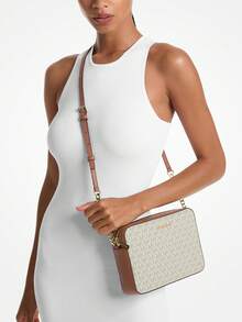 Michael Kors Túi đeo chéo cỡ lớn in logo Jet Set (Nữ) - Trắng Vanilla - Xem 2