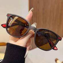 一副男女通用经典时尚眼镜，方形时尚眼镜，防护眼镜，适合旅行、钓鱼、骑行和其他户外活动，百搭时尚，是夏季海滩度假和户外旅行的理想之选。 - 黑色 - 查看 11