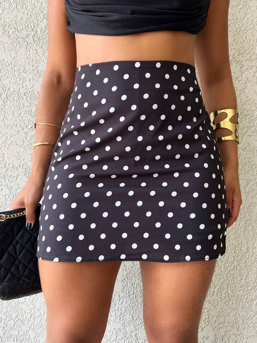 Saia Mini Estampada com Bolinhas Minimalista para Mulher de Escritório Forro Shorts malha croche - Preto - Visão 1