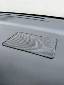 1 片黑色防滑垫，汽车配件防滑垫