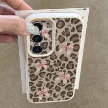 1pc TPU Material Retro Leopard Print Girly Shallow Brown Leopard Pink Bow Design Phone Case Compatible With Samsung S24/S23/S22/S21/S20FE/S10/A73/A72/A71/A55/A54/A53/A52/A51/A50/A33/A34/A32/A31/A25/A23/A21S/A15/A14/A13/A12, Redmi Note13Pro/Note12/Note11/Note9S/Note8/10A/9C/9A, Shockproof Soft Protective Cover, Fashion, Gift For Girlfriend, Boyfriend, Couple, Husband, Friend, Best Friend, Wife, Birthday Gift - White - View 4