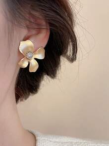 一套高端优雅仿珍珠圆形花朵耳环，复古金属风格设计 - 金色 - 查看 4