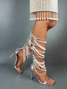 Sandali con tacco alto con punta quadrata, catena in metallo con perle, nappine e strass, sandali estivi da donna con fibbia, aperti e cavi, con tacco a spillo - Argento - Visualizzare 9